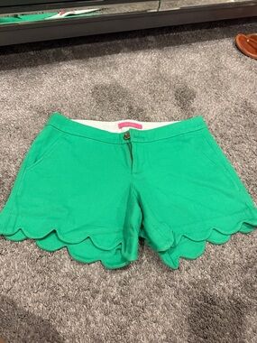 Lilly Pulitzer Green Scalloped Hem Women's Shorts